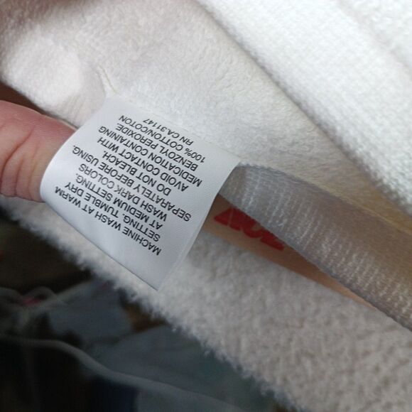 Vintage R.A. Briggs “Cat in Santa Hat” Bath & Hand Towel Set – Christmas Decor - Picture 8 of 11